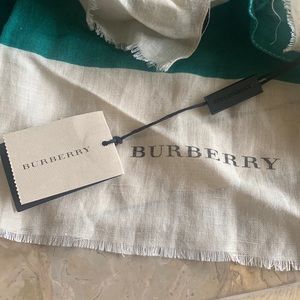 Summery-Burberry linen cream/veridian green scarf-fringed ends-never worn- 🧣